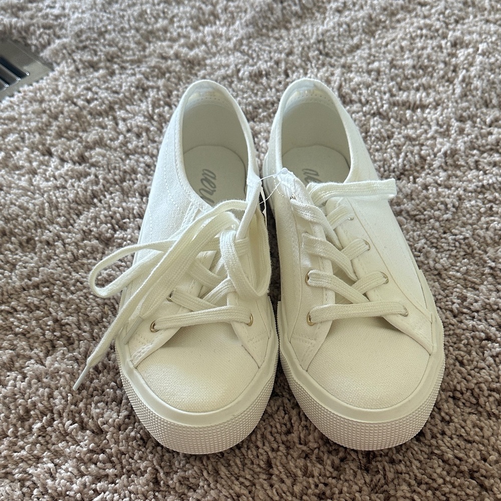 Aerie white sneakers size 7